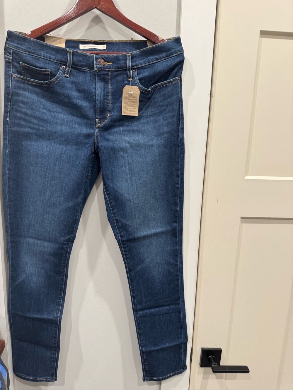 NWT Levi’s 311 Shaping Skinny Jeans Women’s 12 Short W31 L30